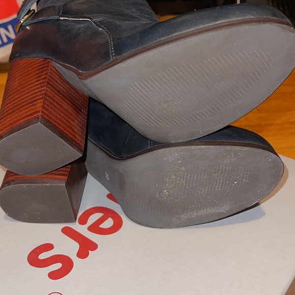 Boots - Picture 4 of 5